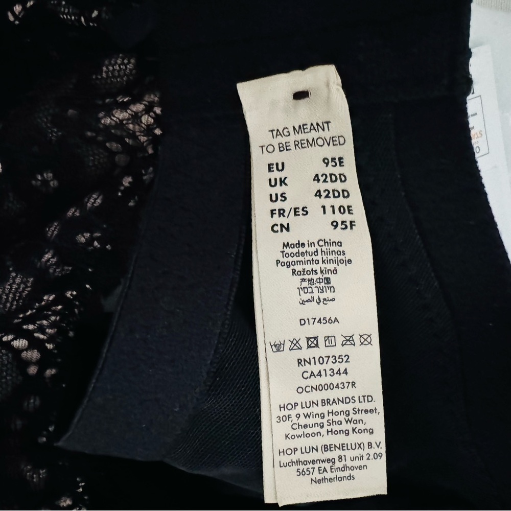 DORINA CELINE NON PADDED BRA
FULL CUP WITH WIRE D17456A-A60 2 Pack
Size 42DD - Picture 12 of 12